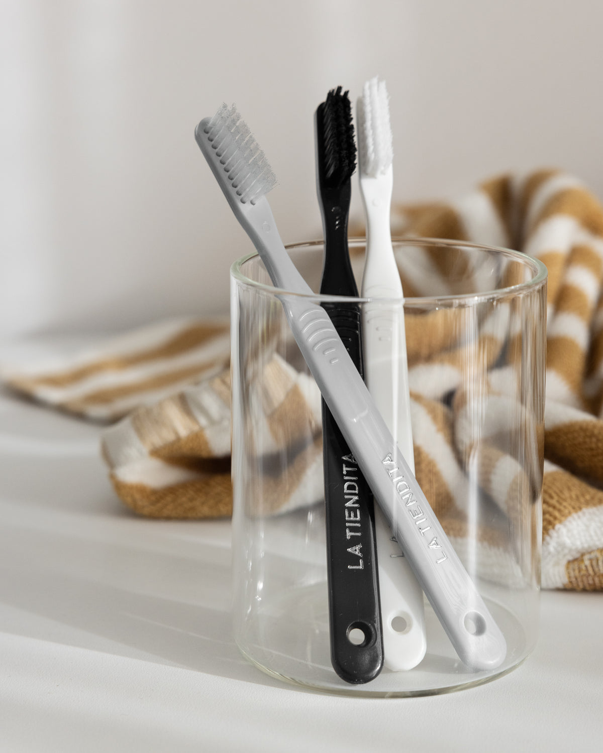 Pack cepillos x 3 Gris, Blanco y Negro