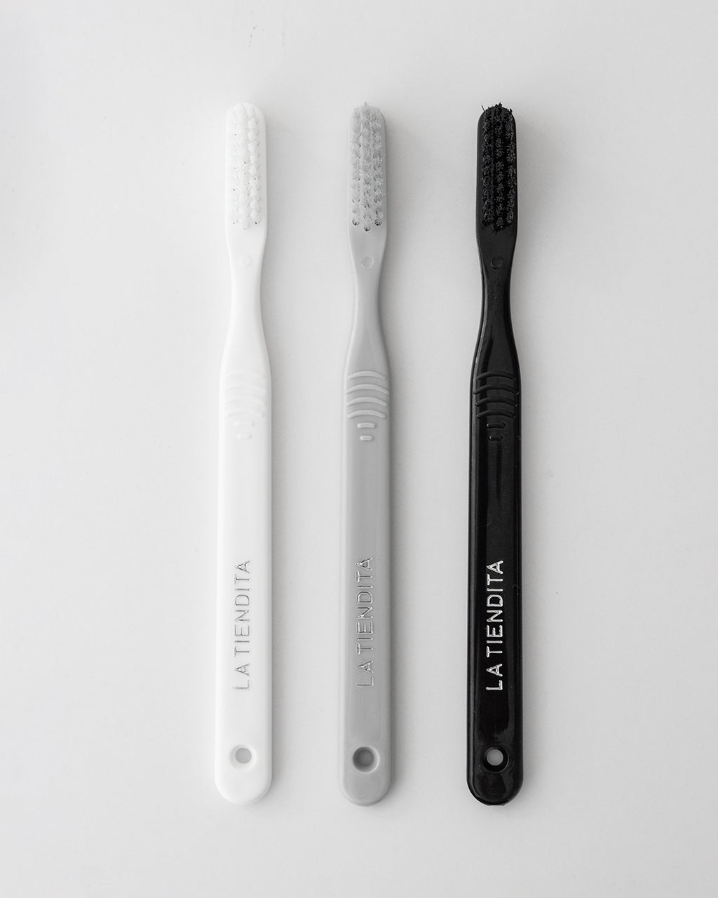 Pack cepillos x 3 Gris, Blanco y Negro