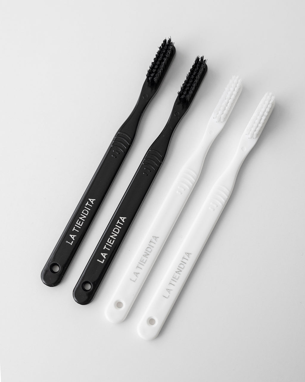 Pack cepillos x 4 Blanco & Negro